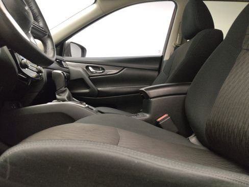 Used 2019 Nissan Rogue SV w/ Sun & Sound Touring Package FWD image 17