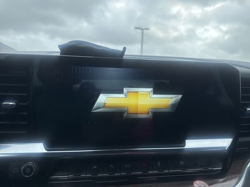 Used 2025 Chevrolet Silverado 1500 LT image 33