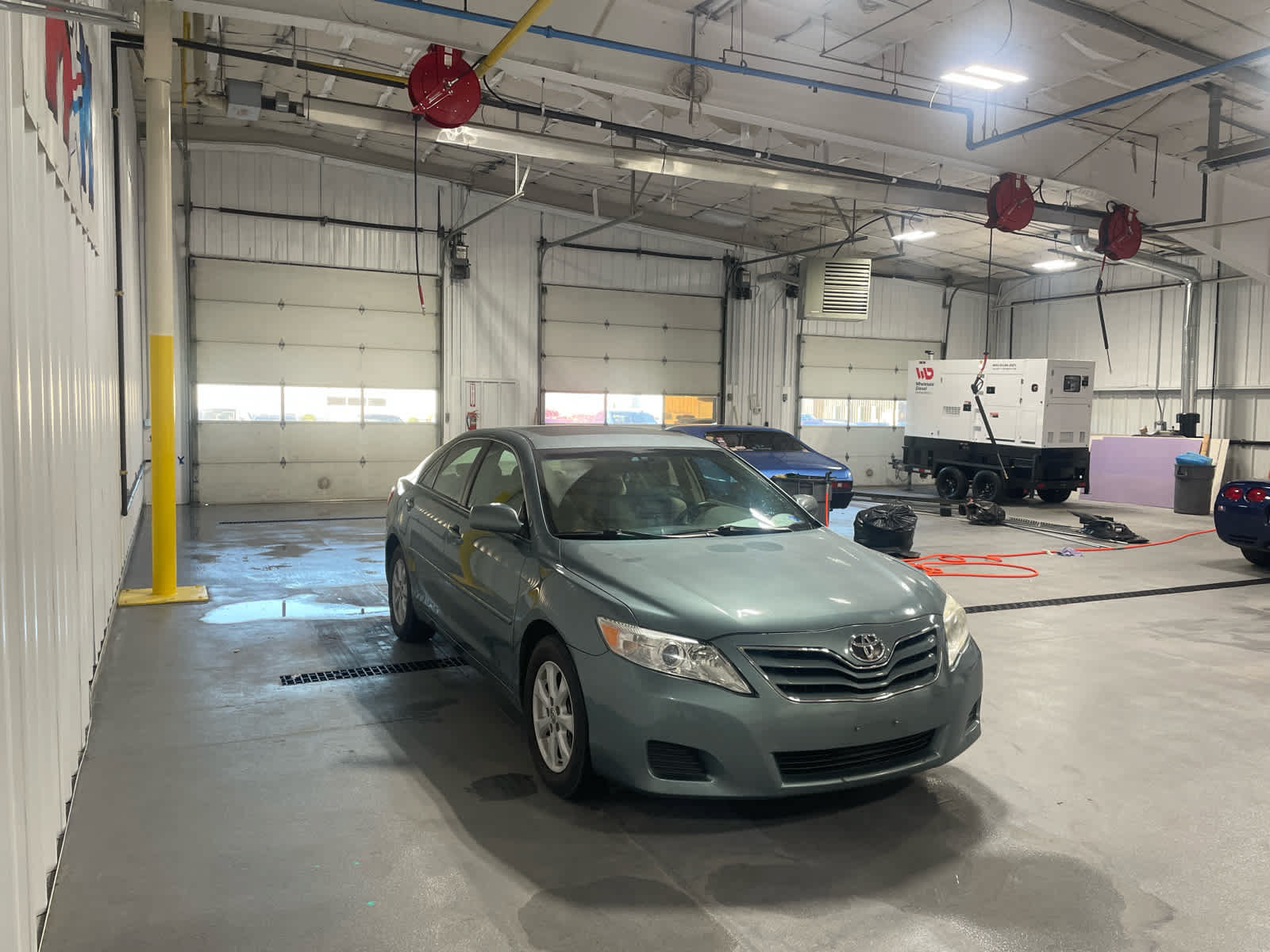 Used 2010 Toyota Camry LE FWD image 3