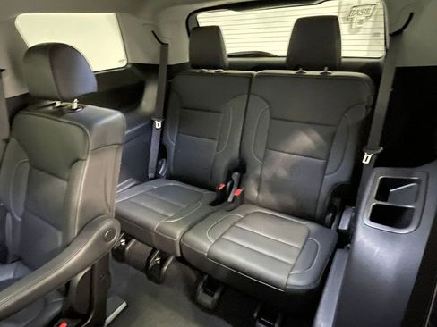 Used 2023 GMC Acadia SLT image 19