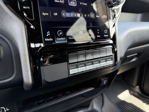 Used 2024 RAM 3500 Tradesman w/ Chrome Appearance Group image 33