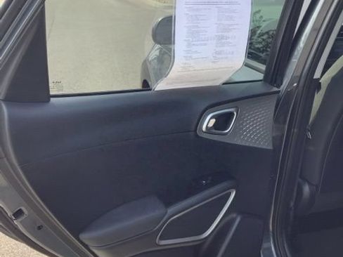 Used 2022 Kia Soul LX FWD image 19