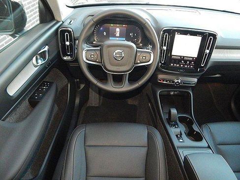 New 2026 Volvo XC40 B5 Core w/ Climate Package AWD/4WD image 5