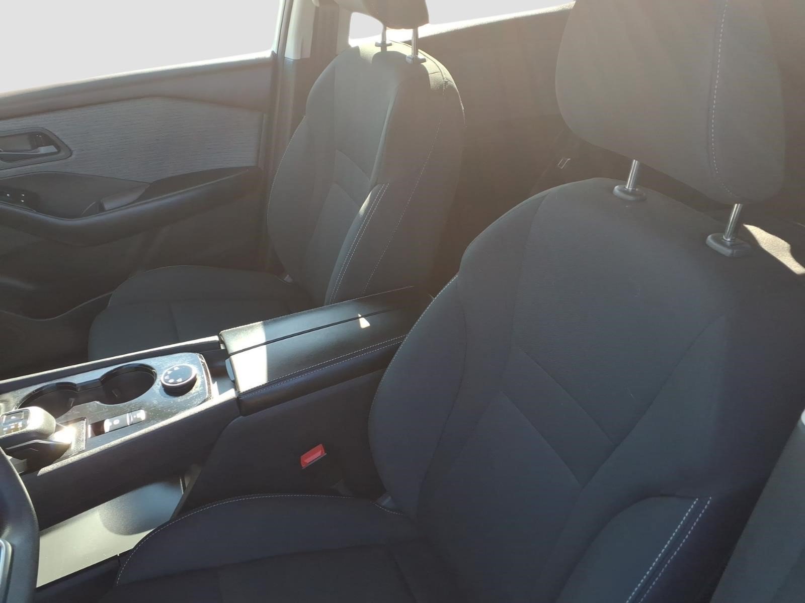 Used 2023 Nissan Rogue S AWD/4WD image 11