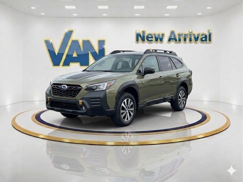 Used 2025 Subaru Outback Premium AWD/4WD image 1