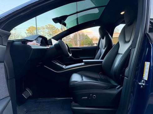 Used 2022 Tesla Model X image 25