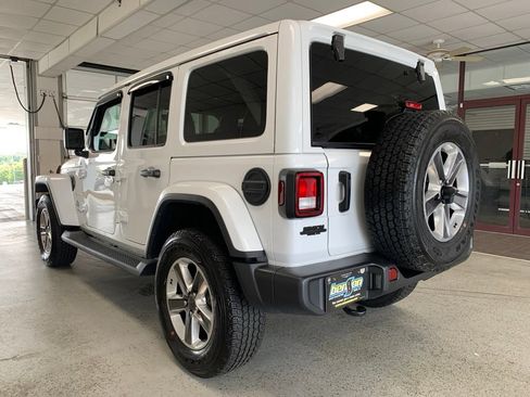 Used 2022 Jeep Wrangler Unlimited Sahara w/ Cold Weather Group AWD/4WD image 4