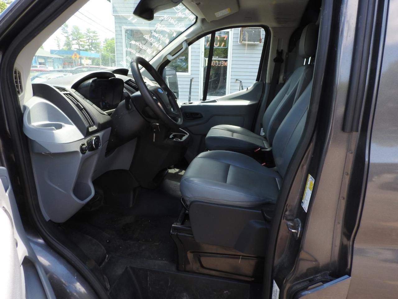 Used 2019 Ford Transit 250 130 Low Roof RWD image 7
