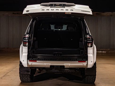 Used 2025 Toyota 4Runner Trailhunter image 9