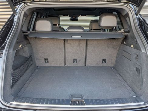 Certified 2025 Porsche Cayenne AWD/4WD image 23