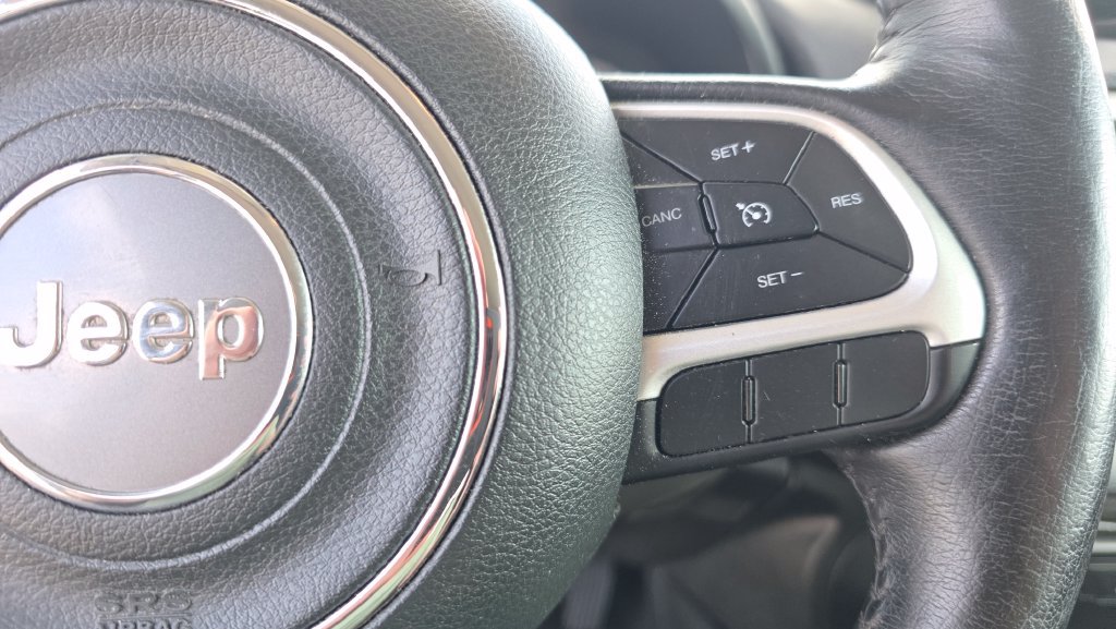 Used 2020 Jeep Renegade Latitude w/ Cold Weather Group FWD image 15