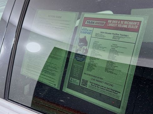 Certified 2024 Chrysler Pacifica Touring-L image 15