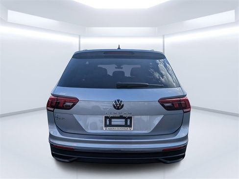 Certified 2024 Volkswagen Tiguan SE image 4