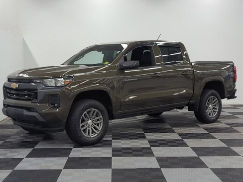 Used 2024 Chevrolet Colorado LT w/ LT Convenience Package AWD/4WD image 3