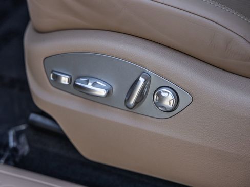 Certified 2025 Porsche Macan image 18