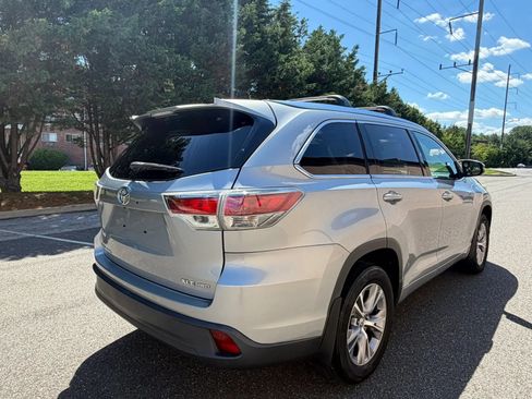 Used 2015 Toyota Highlander XLE AWD/4WD image 7