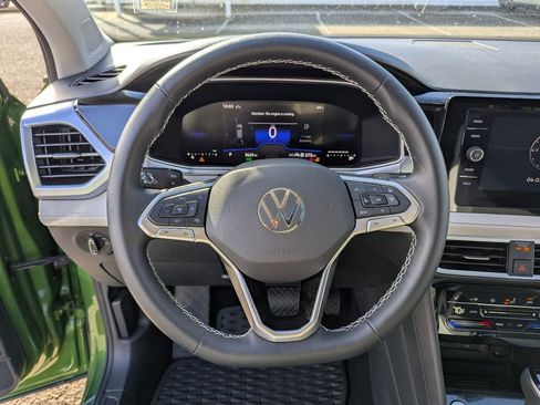 Used 2025 Volkswagen Taos SE w/ Panoramic Sunroof Package image 13