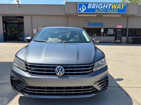 Used 2018 Volkswagen Passat 2.0T S FWD image 4