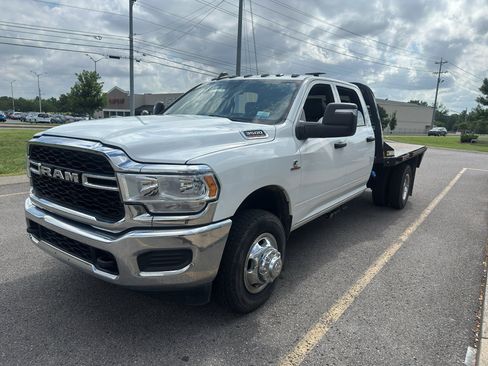 Used 2024 RAM 3500 Tradesman w/ Chrome Appearance Group AWD/4WD image 8