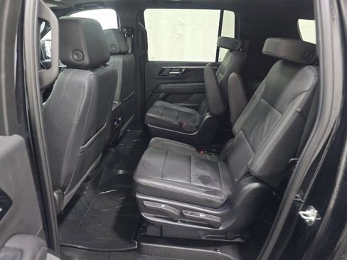 Used 2025 Chevrolet Suburban Z71 w/ Comfort Package image 9