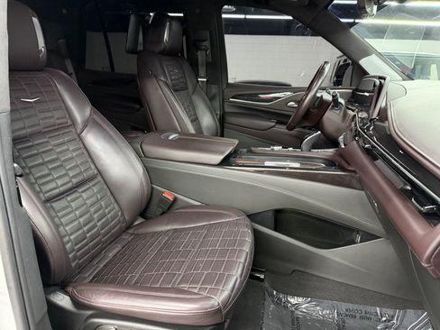 Used 2023 Cadillac Escalade Sport Platinum w/ LPO, ONYX Package image 28