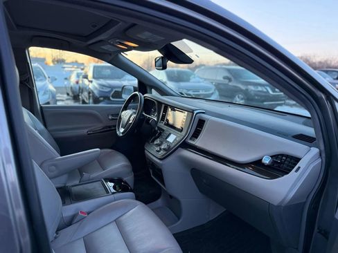 Used 2019 Toyota Sienna XLE w/ XLE Navigation Package image 16