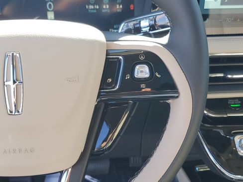 New 2026 Lincoln Corsair Premiere image 18