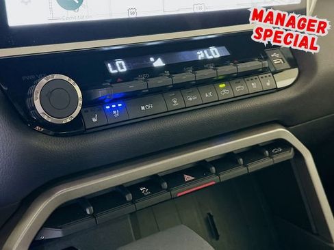 Used 2025 Toyota Tundra Limited AWD/4WD image 18