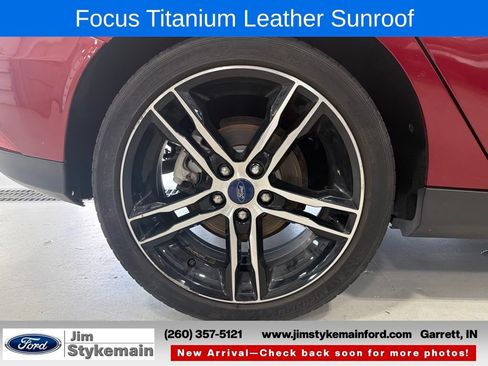 Used 2017 Ford Focus Titanium w/ Titanium Technology Package FWD image 8
