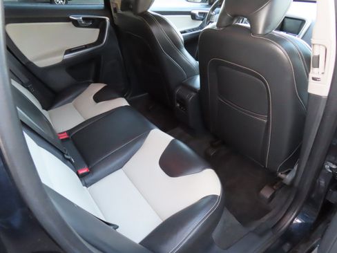 Used 2017 Volvo XC60 T6 Dynamic w/ Climate Package image 18