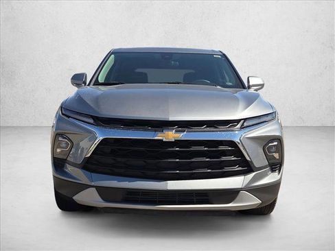 Used 2025 Chevrolet Blazer LT FWD image 2