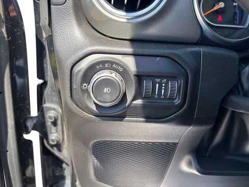 Used 2021 Jeep Wrangler Unlimited Sahara AWD/4WD image 11