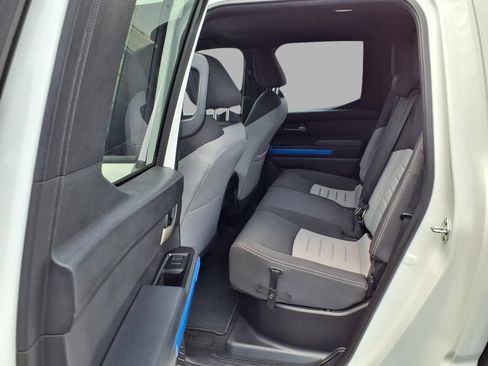 Used 2025 Toyota Tacoma TRD Off-Road AWD/4WD image 25