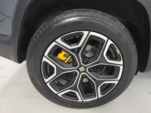 Used 2024 Rivian R1S Adventure image 13