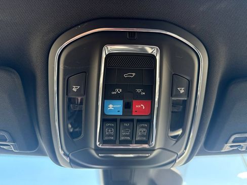 Used 2024 Jeep Grand Cherokee Limited w/ Luxury Tech Group II AWD/4WD image 18