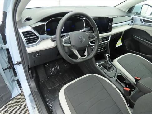 New 2026 Volkswagen Taos SE image 9
