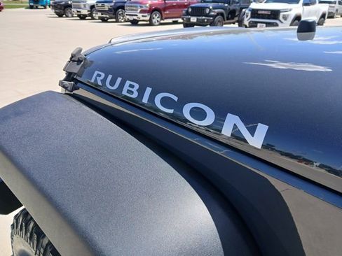 Used 2018 Jeep Wrangler Rubicon w/ Power Convenience Group AWD/4WD image 10