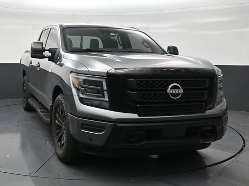 Used 2023 Nissan Titan SV w/ SV Convenience Package AWD/4WD image 7