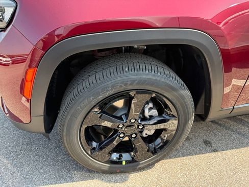 New 2025 Jeep Grand Cherokee Altitude image 29