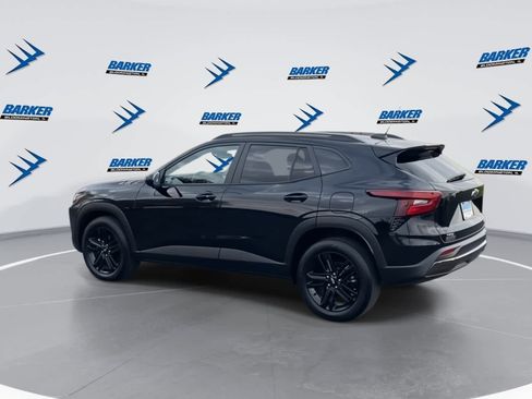 Used 2024 Chevrolet Trax ACTIV w/ Sunroof Package image 6