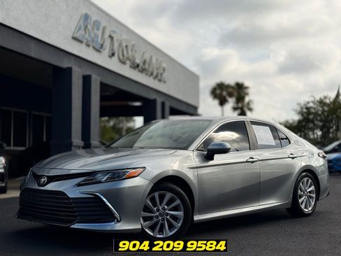 Used 2022 Toyota Camry LE FWD image 1