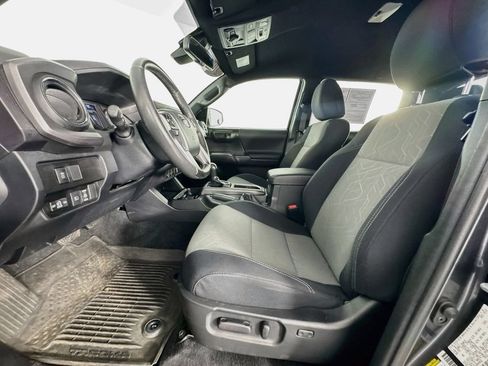 Used 2022 Toyota Tacoma TRD Off-Road w/ Technology Package AWD/4WD image 12