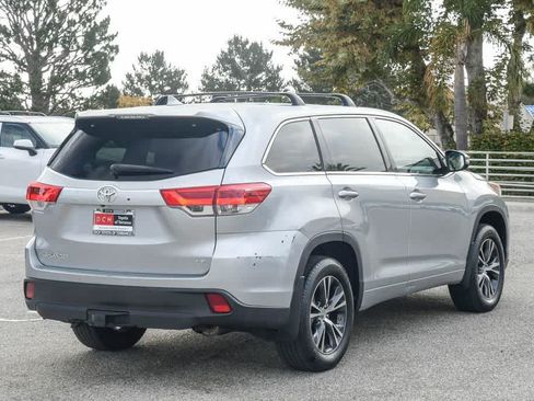 Used 2017 Toyota Highlander Plus FWD image 10