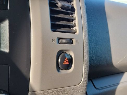 Used 2016 Nissan NV 2500 SV RWD image 28