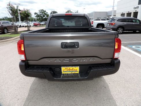 Used 2017 Toyota Tacoma SR RWD image 6