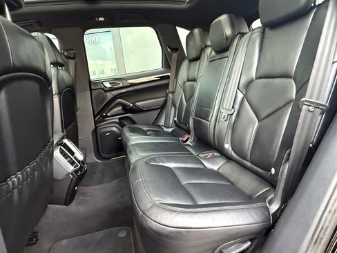 Used 2016 Porsche Cayenne S image 21