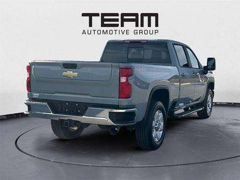 Used 2024 Chevrolet Silverado 2500 LT w/ Convenience Package image 7