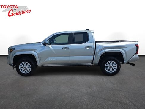 Used 2025 Toyota Tacoma SR5 RWD image 8