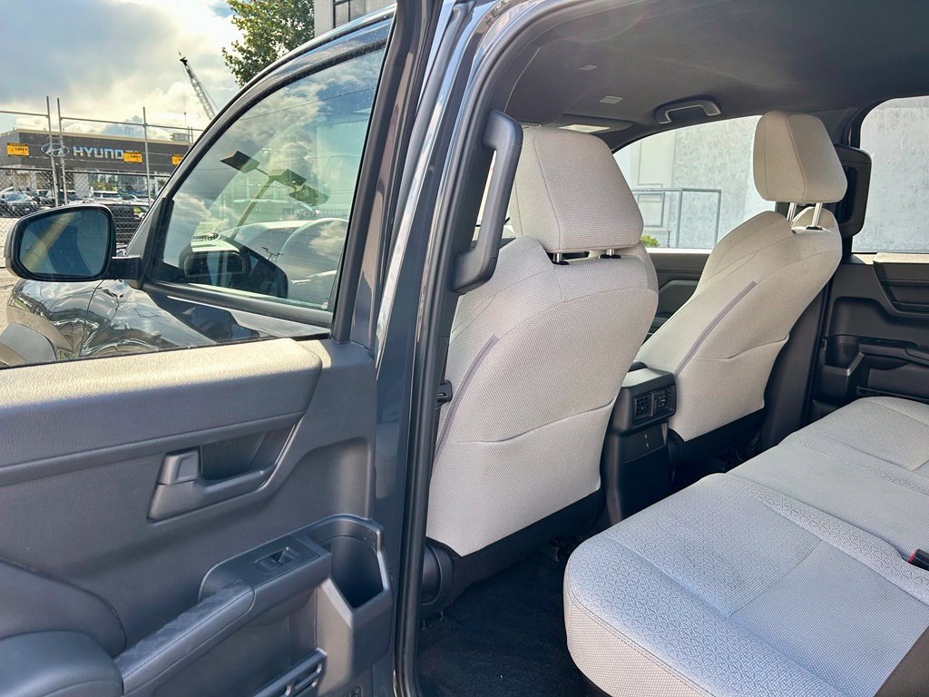 Certified 2025 Toyota 4Runner SR5 AWD/4WD image 11