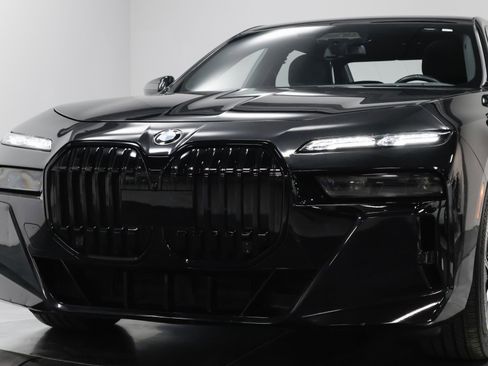 Used 2023 BMW 760i xDrive w/ Executive Package image 66